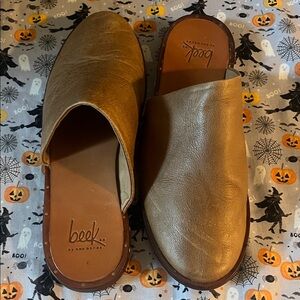 Beek Women's Brown Leather Mules